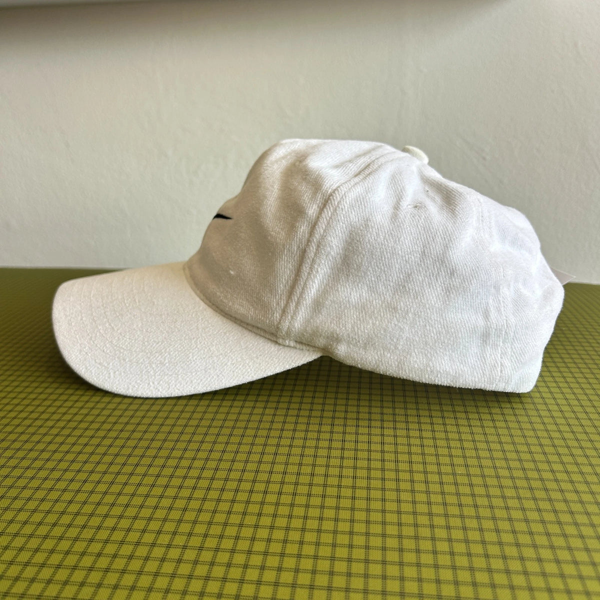 1990s | NIKE Swoosh Logo White SnapBack Hat sz OS