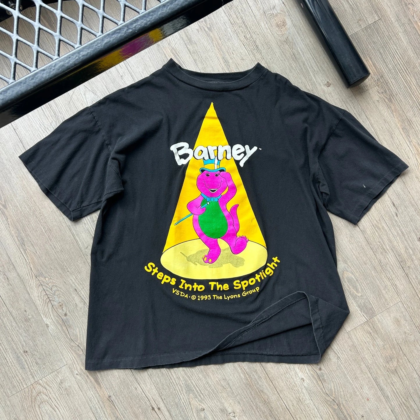 VINTAGE 90s | Barney Steps Into The Spotlight T-Shirt sz XL