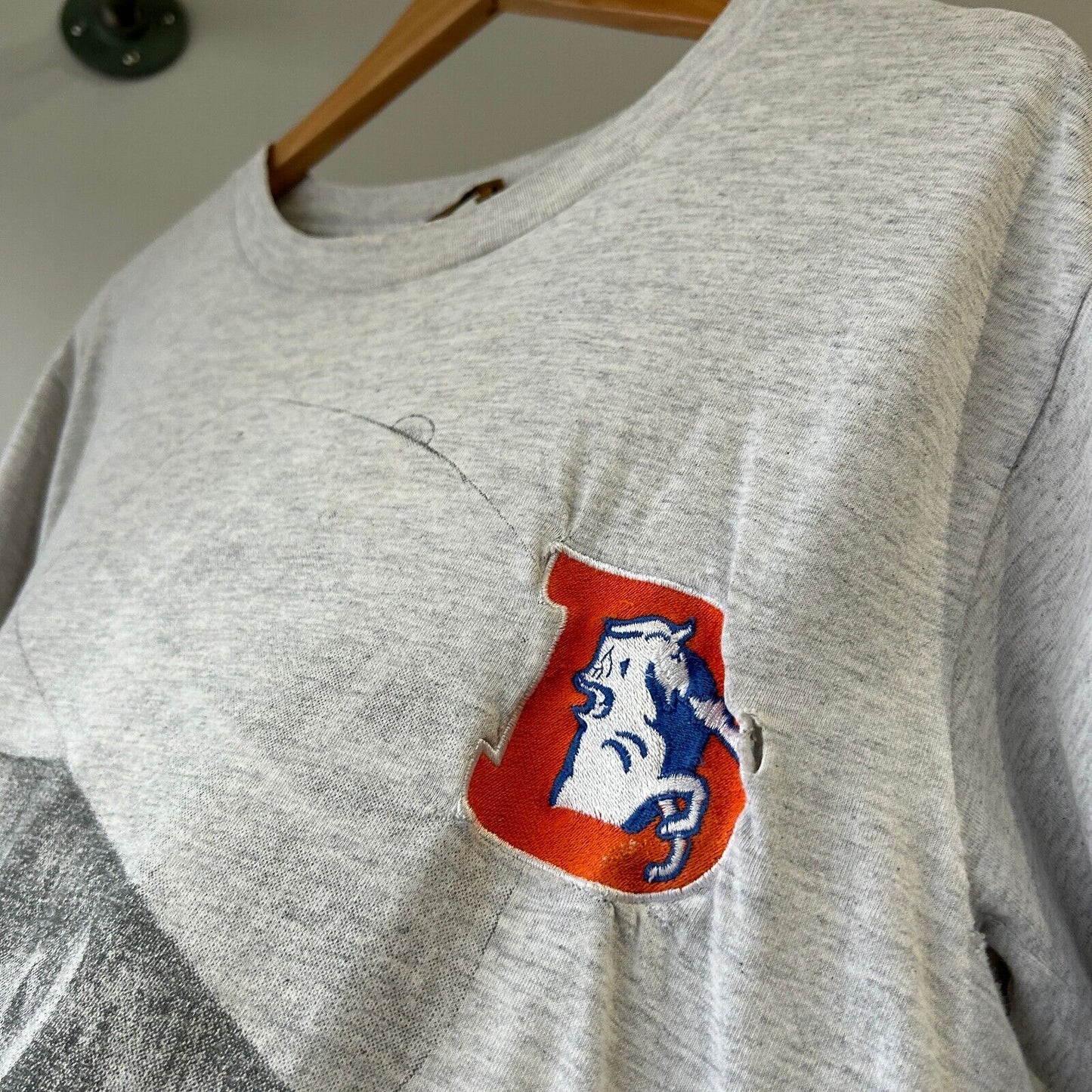 VINTAGE 90s | NFL Denver Broncos John Elway Embroidered Logo T-Shirt sz M Adult